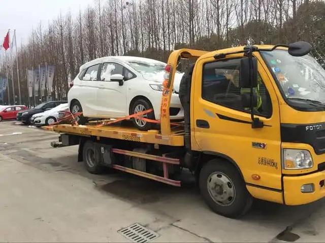長安車輛沒電啟動不用慌，專業拖車脫困解決您的燃眉之急